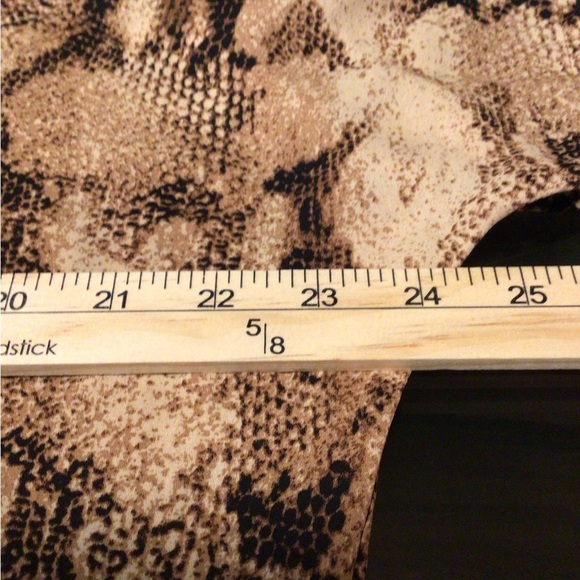 HerringStones women’s medium python v- neck top with kimono sleeves - Picture 8 of 11